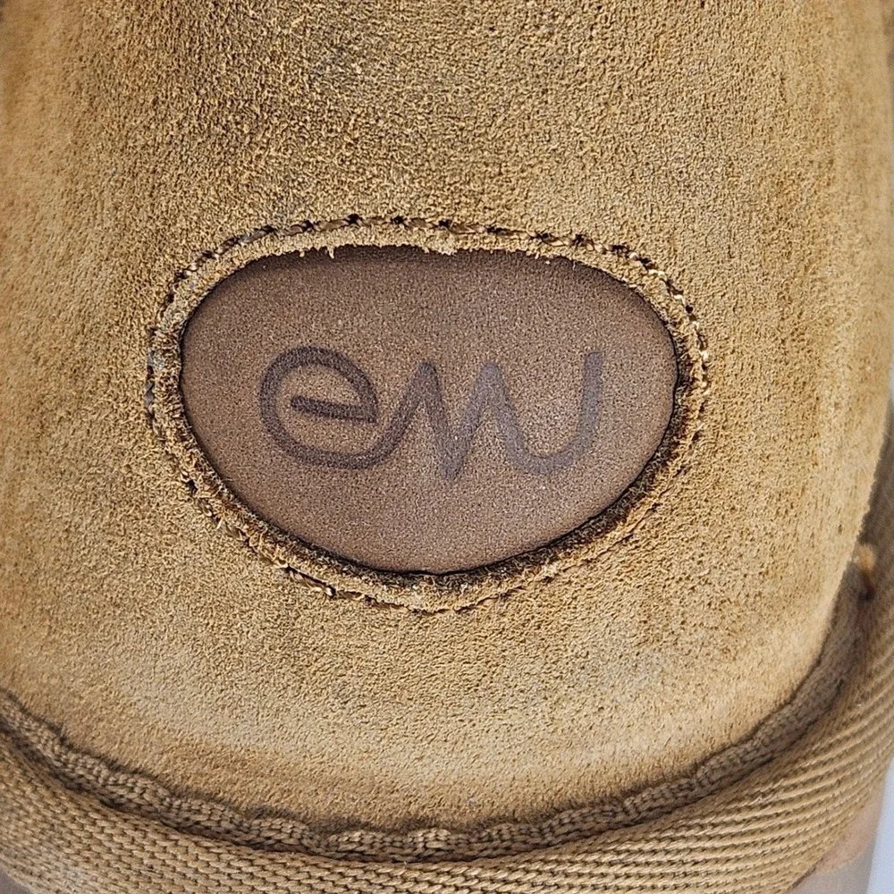 NWTs EMU Australia‎ Stinger Lo Sheepskin Boots Tan Suede Cozy Winter Warm Size 7